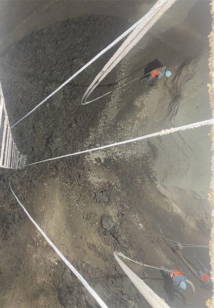 水泥庫清庫，清理鋼板倉